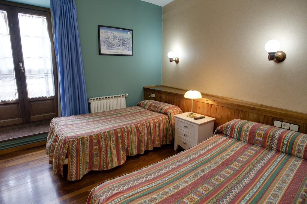 Hotel Avenida Бенаске Номер фото